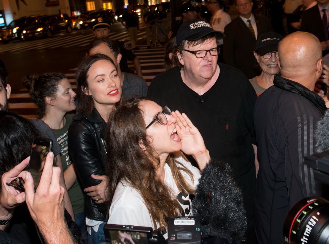 Actress Zoe Kazan yells outside Trump Tower<br>